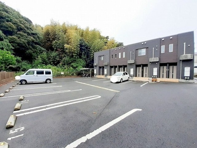【駐車場】 | エクセレント本城Ａ | 駐車場完備です
