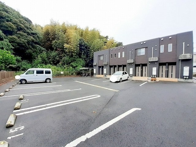【駐車場】 | エクセレント本城Ａ | 駐車場完備です