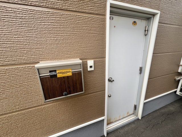 浦幌貸店舗1の玄関