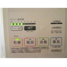 明るい色調の室内です