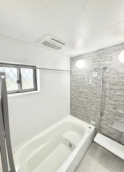 新前田戸建の浴室
