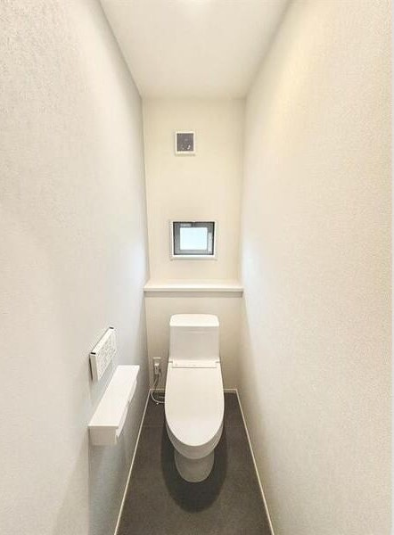 新前田戸建のトイレ
