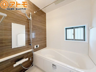 【浴室】 | 葵区田町7期　新築戸建　E号棟 | 浴室乾燥などの機能も充実♪ユニットバスはお掃除もしやすく家事の手間も軽減！窓は湿気をこもらせません！