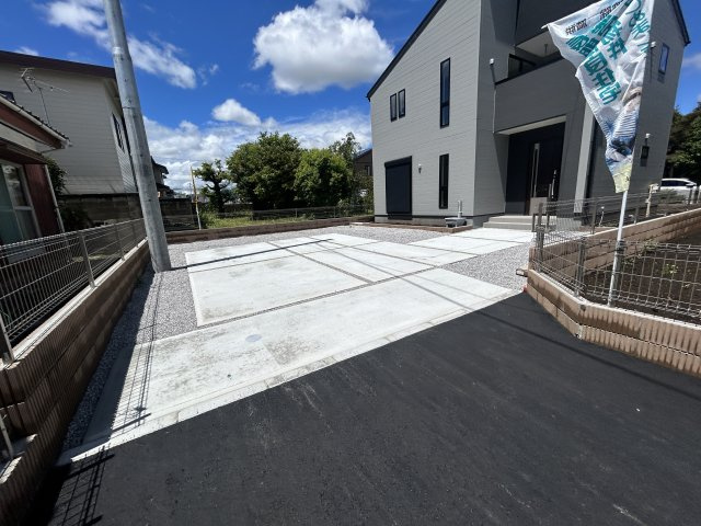 新築　前橋市総社町植野第2　Livele Garden.S　1号棟の駐車場|現地写真　駐車スペースは並列2台分可能です！
