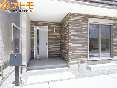 【玄関】 | 葵区田町7期　新築戸建　F号棟 | 落ち着いた色合いの玄関はダブルロックで防犯性に優れた仕様になっています♪