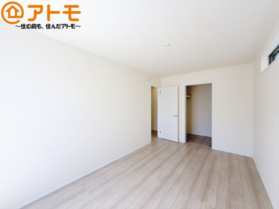【寝室】 | 葵区田町7期　新築戸建　G号棟 | 収納スペースもしっかり確保したお部屋は、収納家具の数も減らせるのでお部屋を広く使えます！