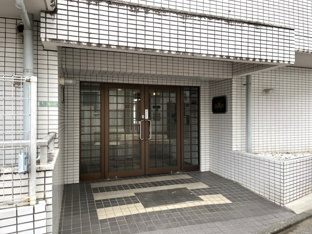 落ち着いたエントランスです