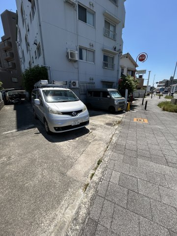 グリーンハイツ昆陽の駐車場|駐車場があるので、車を買う予定の方も安心です