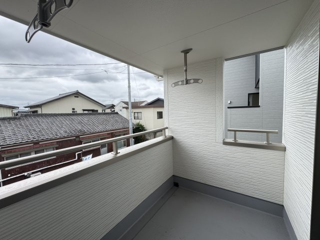 新築　前橋市総社町植野第2　Livele Garden.S　2号棟のバルコニー|現地写真　インナーバルコニーで少しの雨なら濡れずにすみます。天気が怪しいけど…という悩みも解消ですね!									

