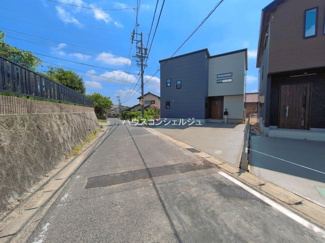 【前面道路含む現地写真】