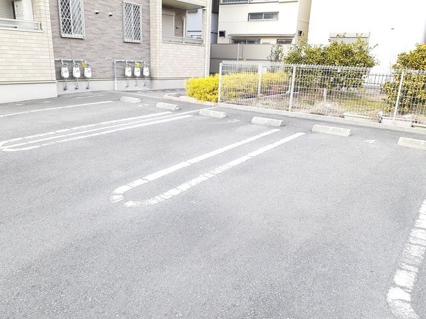 ザ　ネクストステージ　パートⅢの駐車場
