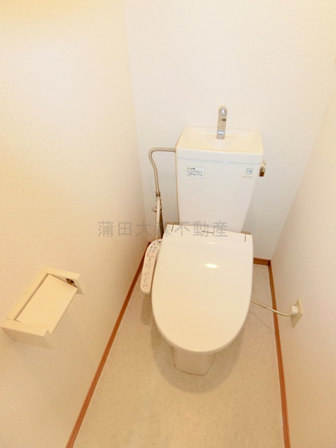 グレース・ミチのトイレ|窓と温水洗浄便座付きのトイレ