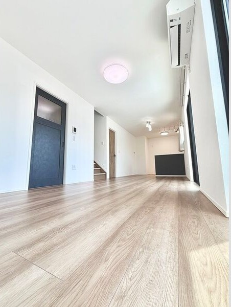 加島新田屋敷戸建の居間・リビング