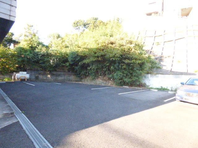 横浜市緑区三保町のアパートの駐車場