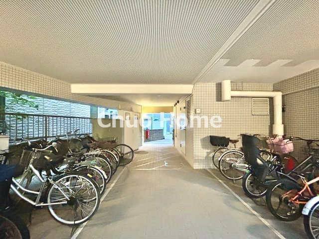 ロワール北千住の駐輪場|【自転車置き場】最新の空き状況や費用などの詳細は担当スタッフまでお問い合わせください。