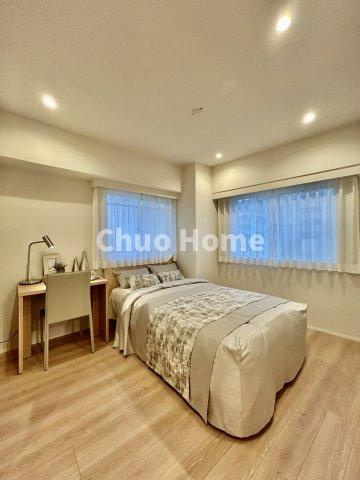 ロワール北千住の洋室|【洋室】快適に過ごす条件は、一人ひとり違います。だからこそ飾り過ぎないシンプルな内装と偏り過ぎないデザインで統一しております。居住していく中でオーナー様だけの【マイホーム】に創り上げて下さい