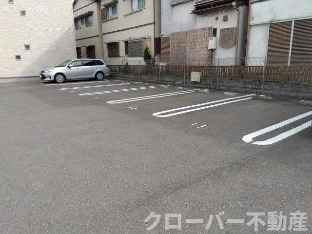 クレイノリアンの駐車場