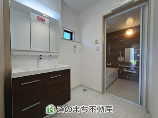 【独立洗面台】 | いろどりアイタウン古河市諸川23-P1　 | 1・2階に洗髪洗面化粧台を配置。忙しい朝の身支度もバッティングせずに完了します♪