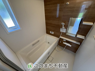 【浴室】 | いろどりアイタウン古河市諸川23-P1　 | 足を延ばしてゆったり入れる一坪風呂♪1日の疲れを癒してください♪