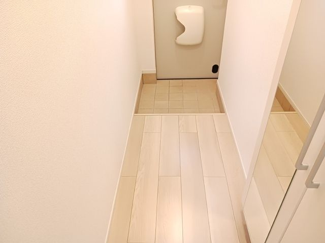 メゾン・アゼリアの玄関