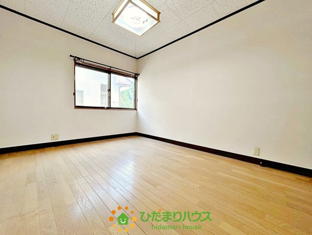 久喜市上川崎１期　中古一戸建ての洋室