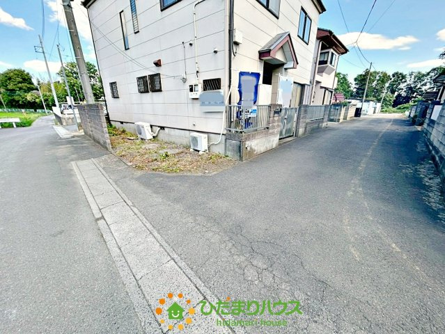 久喜市上川崎１期　中古一戸建ての前面道路含む現地写真