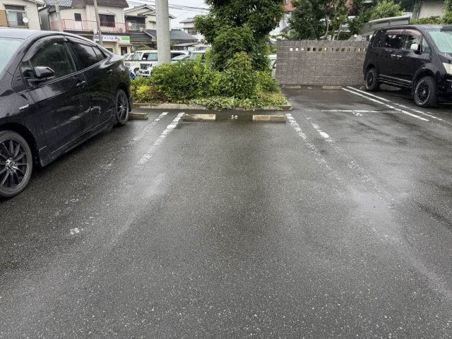 パインフォレスト国分　の駐車場