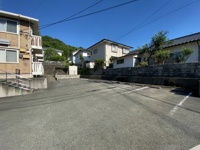 アムール清水の駐車場