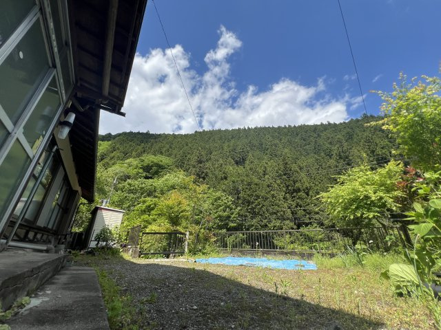 檜原村字神戸　平屋建て中古戸建の庭