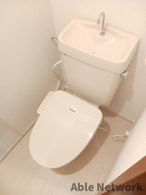 トラッドハイツ柏崎のトイレ|温水洗浄便座