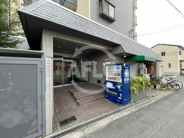 シャトーオキタ　育和小学校の駐車場|シャトーオキタ　エントランス