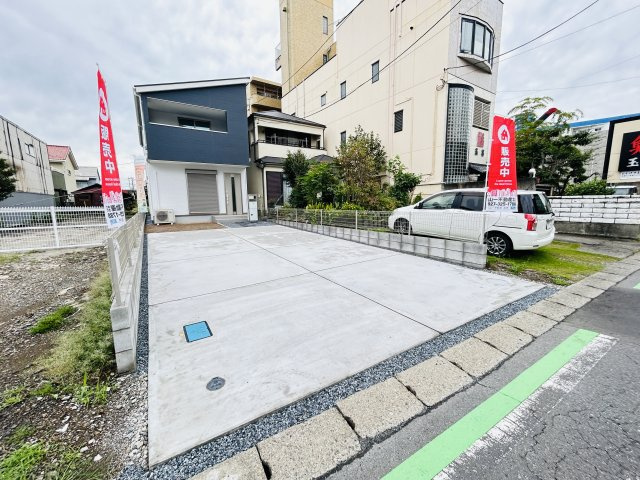 新築　高崎市赤坂町1期　LIGNAGE　1号棟の駐車場|現地写真　駐車スペースは並列2台分可能です！
