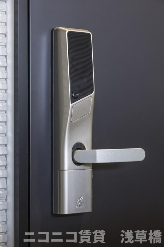 robot home 柴又の玄関