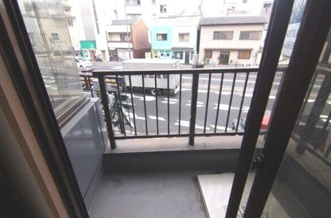 大阪市西成区岸里３丁目の事務所のバルコニー