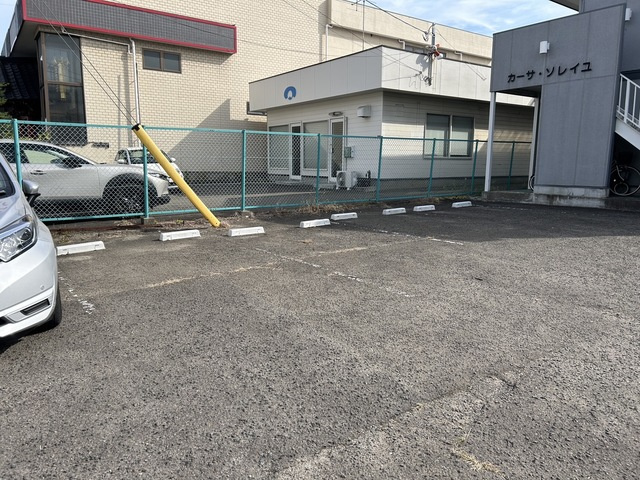 カーサ・ソレイユの駐車場