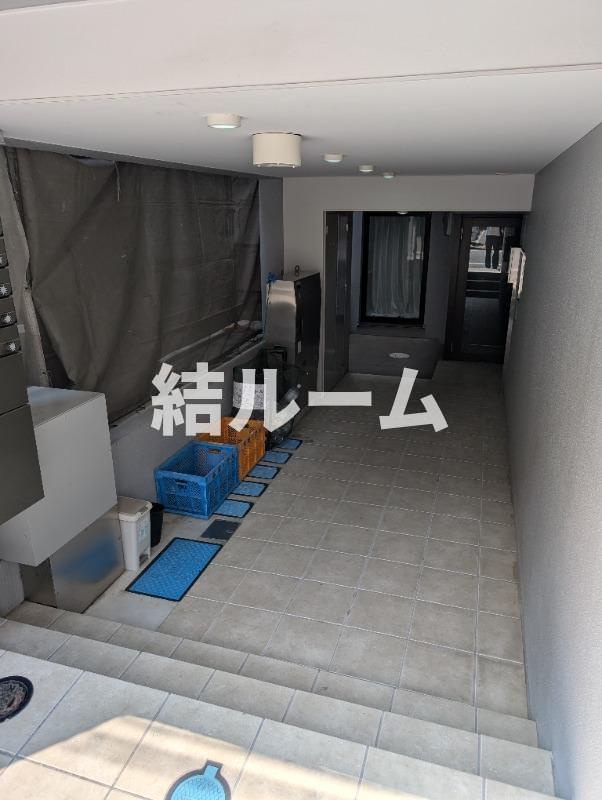 北区王子１丁目の賃貸マンションのエントランス
