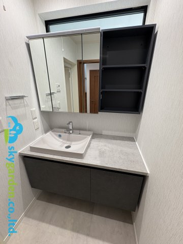 藤沢市片瀬山5丁目　中古戸建の独立洗面台|使いやすい独立洗面台です