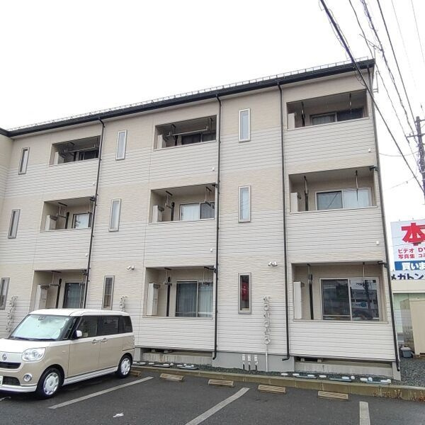 エストポミエ　B棟の駐車場