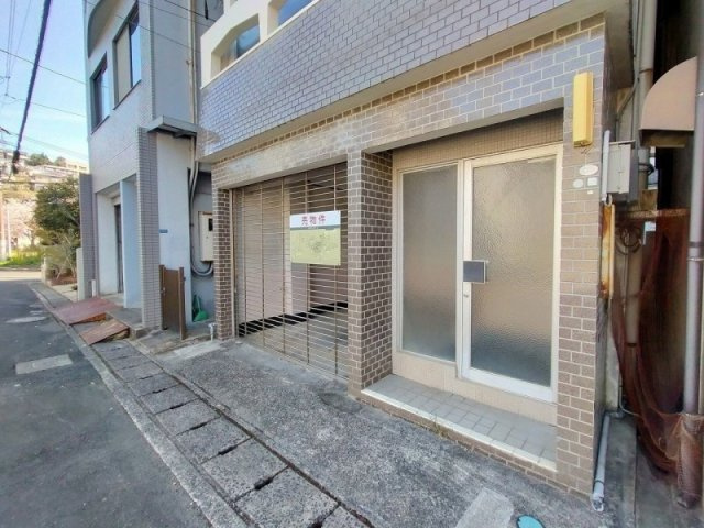 高天町RC造戸建の玄関|診療室入口