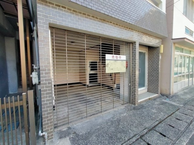 高天町RC造戸建の駐車場|ガレージ
