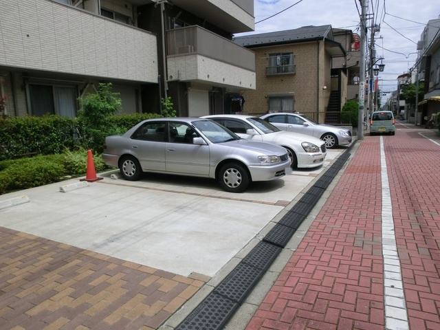Ｂｅｌｉｅｖｅ  Ｈｏｕｓｅの駐車場|敷地内駐車場有り