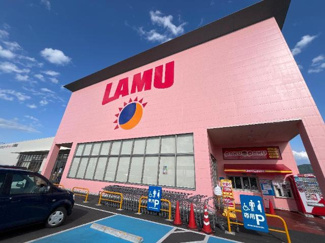 【周辺】 | プレサス・ガーデン | ラ・ムー八代鏡店まで757ｍ