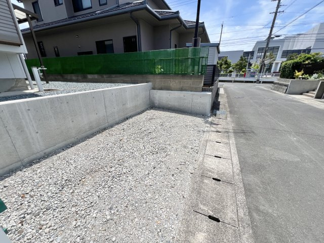 磐田市 平間の駐車場|車種にもよりますが1台分の駐車スペースがあります。