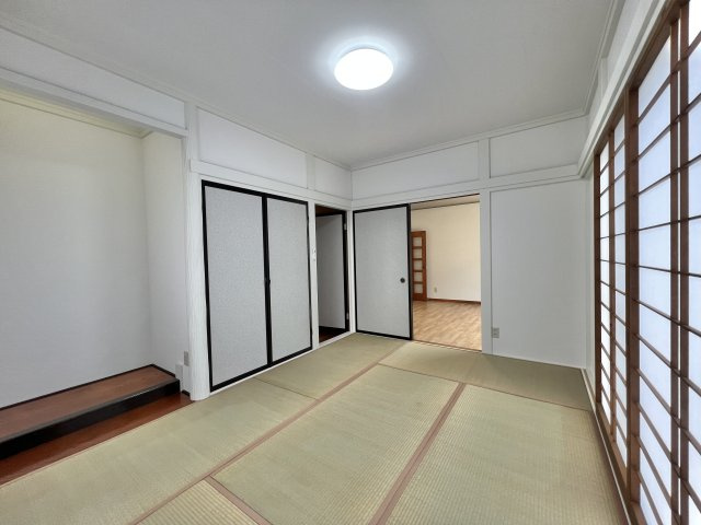 磐田市 平間の和室|1F 約6帖の和室で落ち着いた雰囲気がありお客様用のお部屋としてもお使いいただけます。