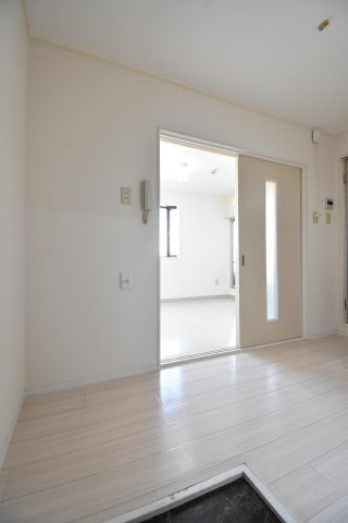 ジュネスシャトー7号館の玄関