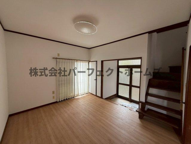 招提中町1丁目戸建　賃貸の居間・リビング|おしゃれなリビングです