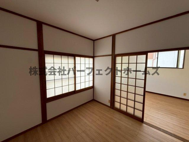 招提中町1丁目戸建　賃貸の洋室|コンパクトで使いやすい洋室です