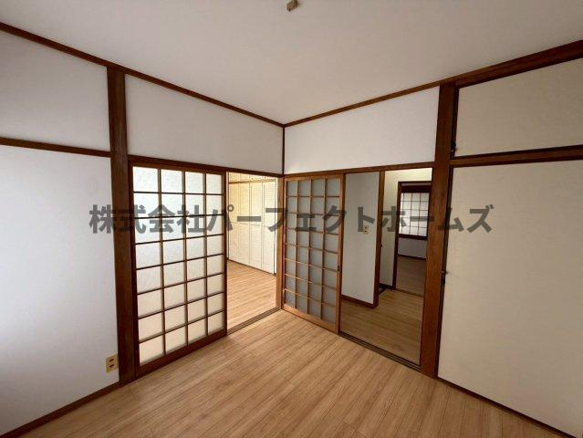 招提中町1丁目戸建　賃貸の洋室|コンパクトで使いやすい洋室です