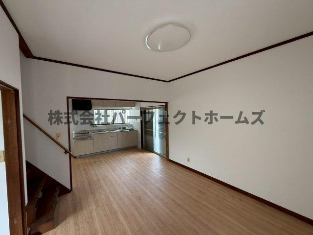 招提中町1丁目戸建　賃貸の居間・リビング|ゆったりとした居間です