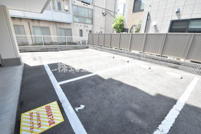東大阪市御厨南２丁目の賃貸マンションの駐車場